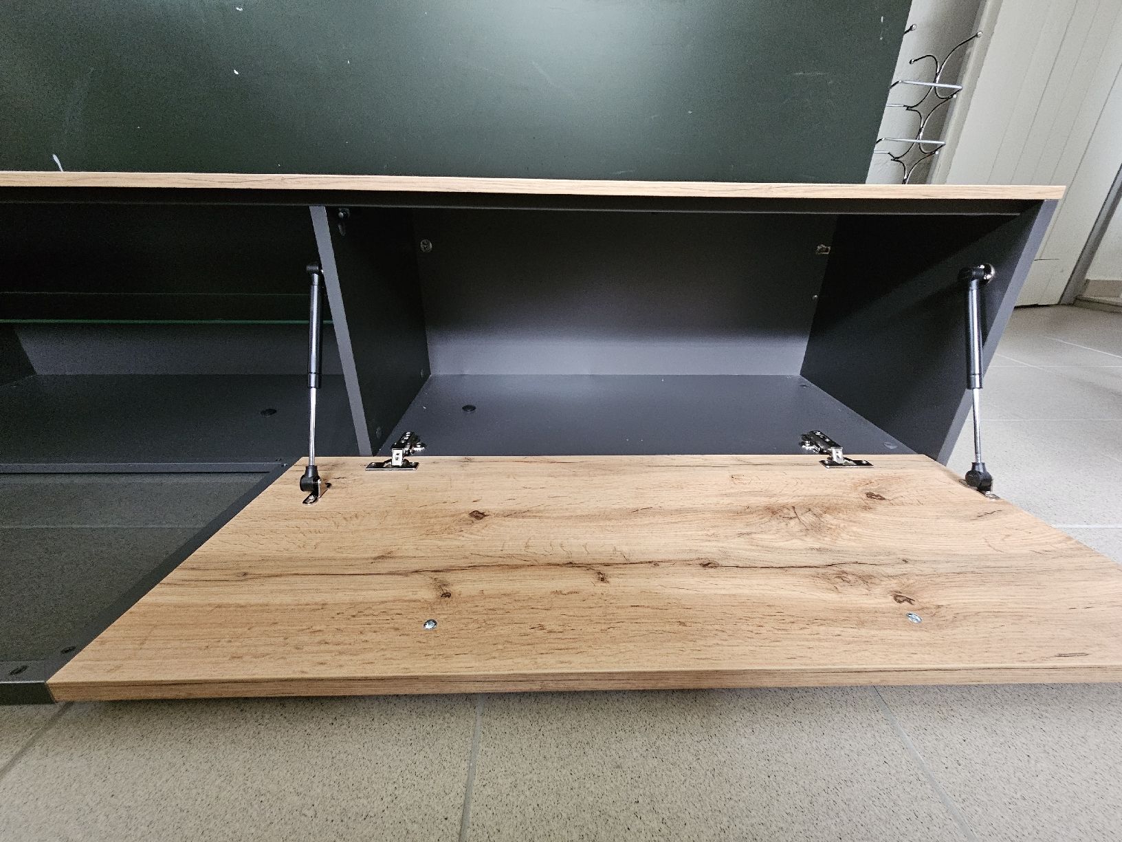 Vitrinen: Wandvitrine neuwertig – Neu (gemäss Beschreibung) aus Widnau von freik3 1