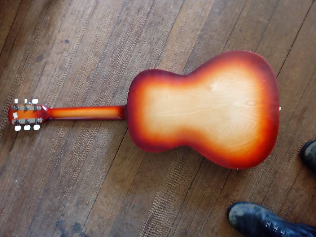 Strumenti musicali: Linkshänder gitarre – Usato da Basel venduto da Petergunn 2