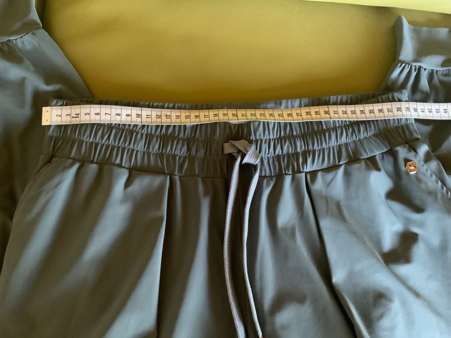 Ina Kess Pantaloni: Ina Kess - Hose M -  0liv Track PANTS - – Usato da Cham venduto da Mira10 1