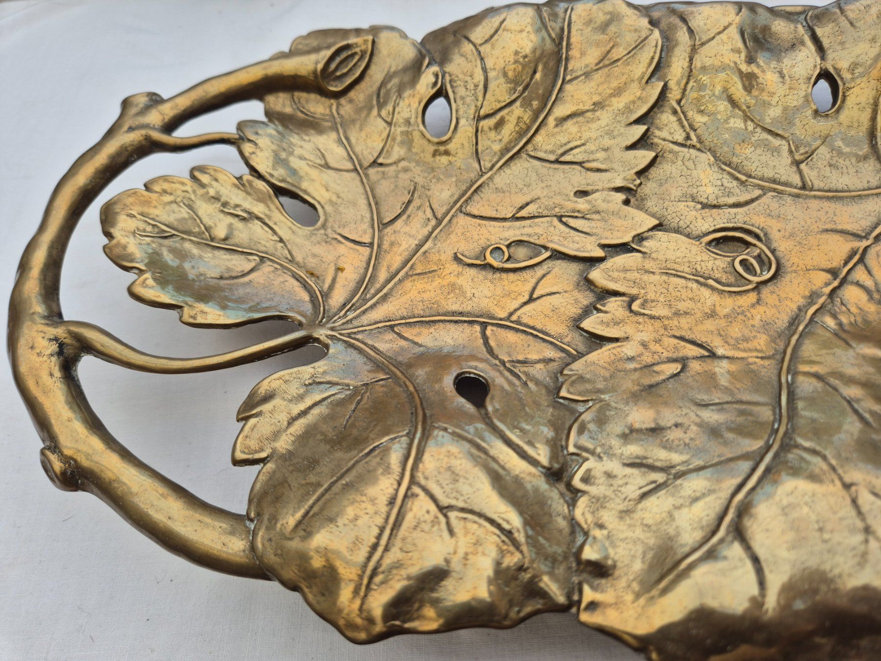 Schalen: Schale Weinblatt Messing antik Dekorationsschale 37 cm – Gebraucht aus Bern von aronari 5