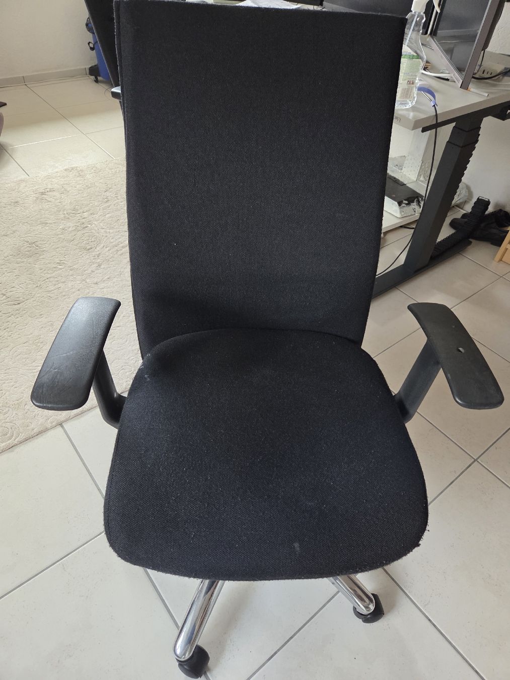Poltrone: Used Black Office Chair - Comfortable and Adjustable! – Usato da Belp venduto da Panther_