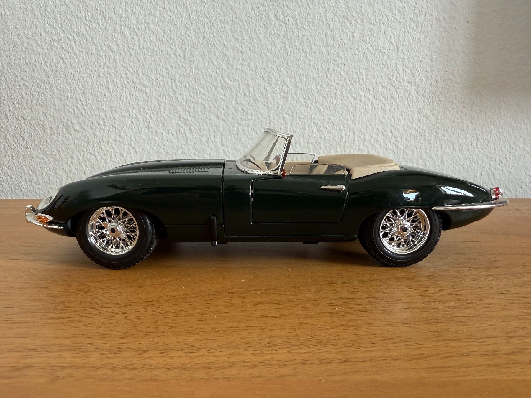 Bburago Modellini d'auto: Jaguar - E Type - 1961 - Bburago 1/18 – Usato da Epesses venduto da genfersee 2