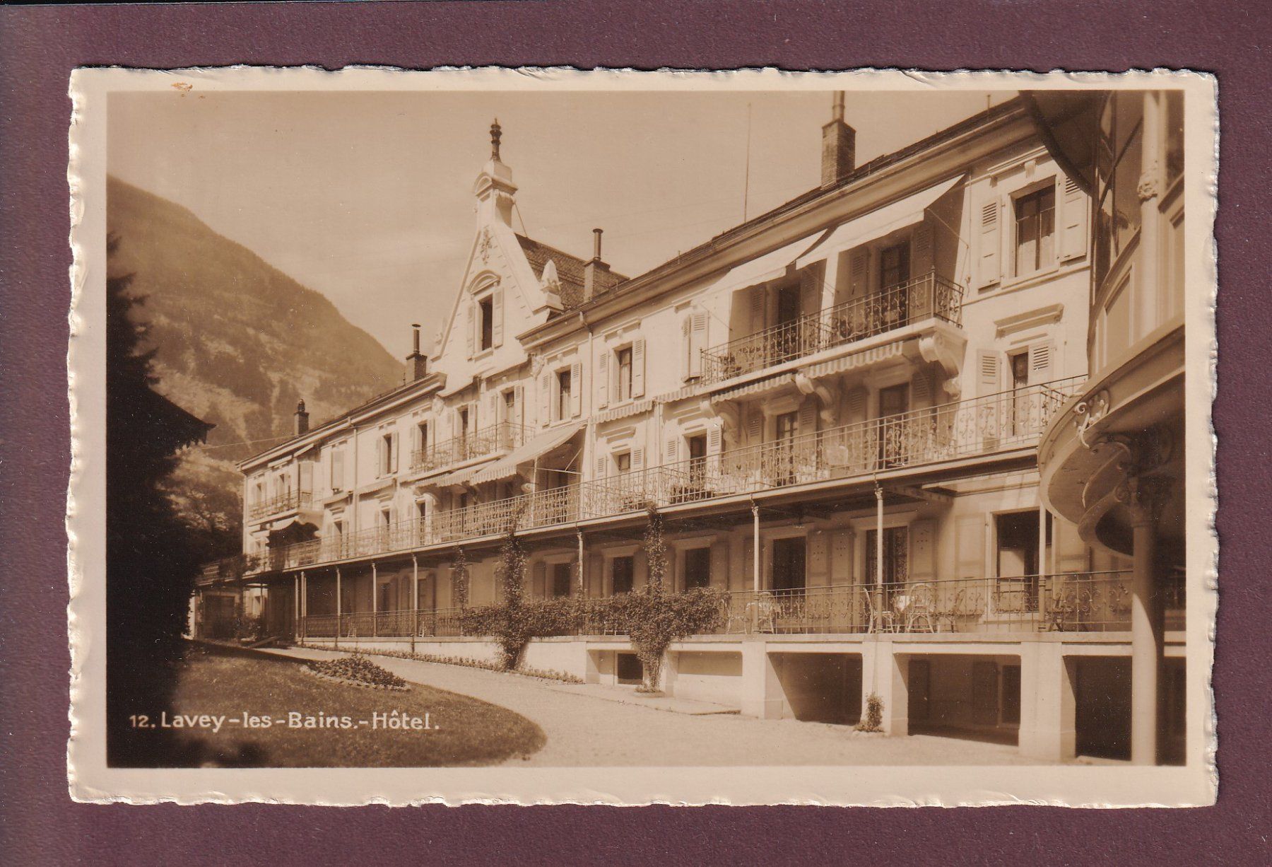 Cartoline postali: LAVEY-LES-BAINS - Hôtel - 1937 – Usato da Pully venduto da nicecards