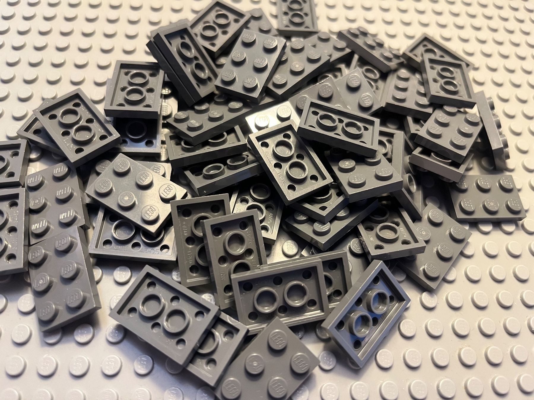 Lego Baukästen: Lego 55x Platten 2x3(3021) dunkelgrau – Gebraucht aus Basel von Swi-7621