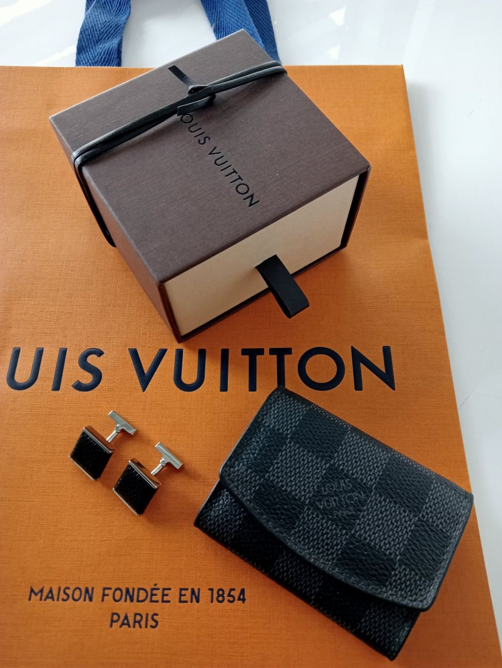 Louis Vuitton Gemelli: Louis Vuitton Manschettenknöpfe, Neu. – Nuovo e nell'imballaggio originale da Oberdorf NW venduto da ale_6r6c