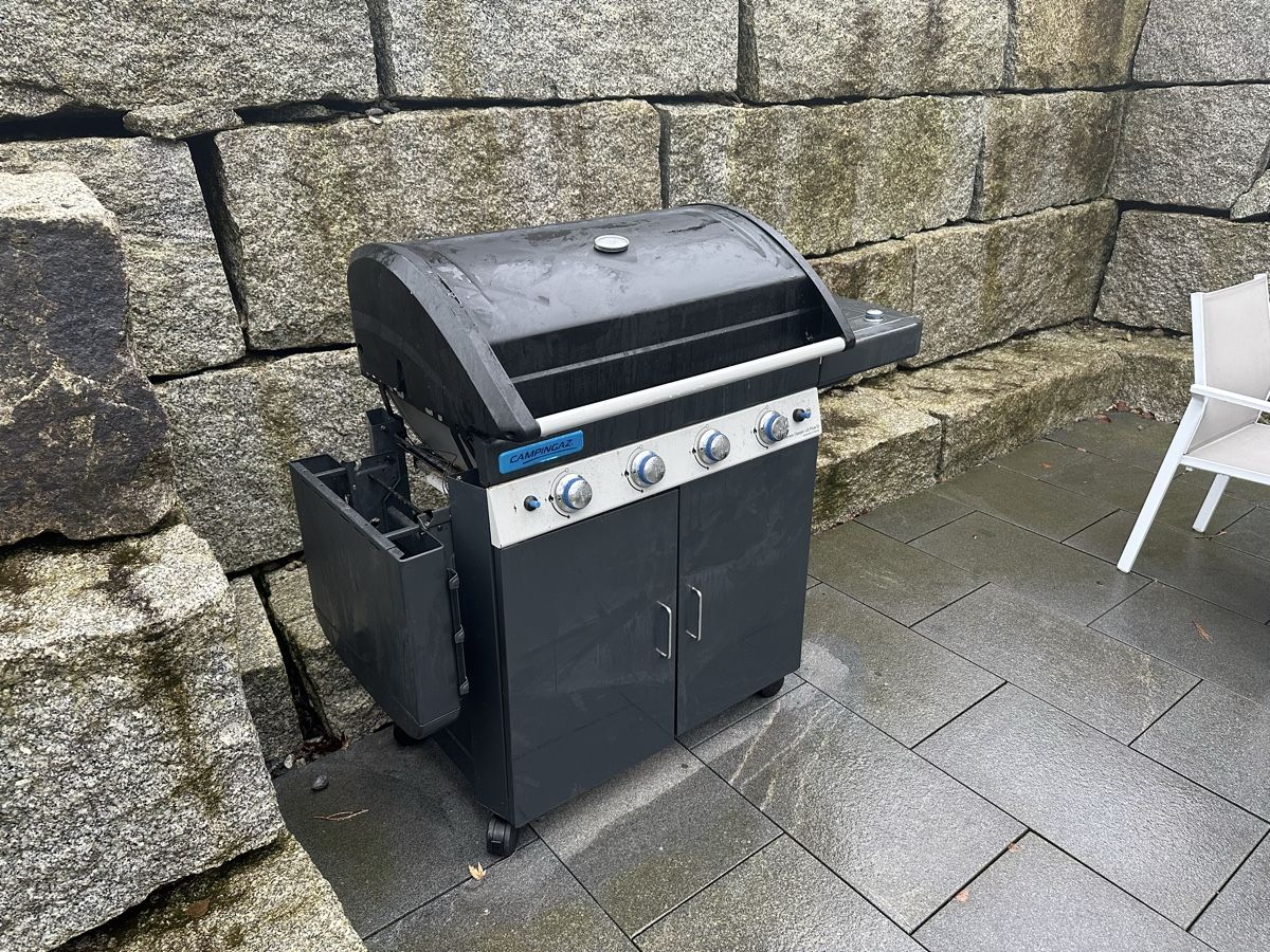 Griglie: CAMPINGAZ Gasgrill 4 Brenner – Usato da Schlieren venduto da fei_t6bb