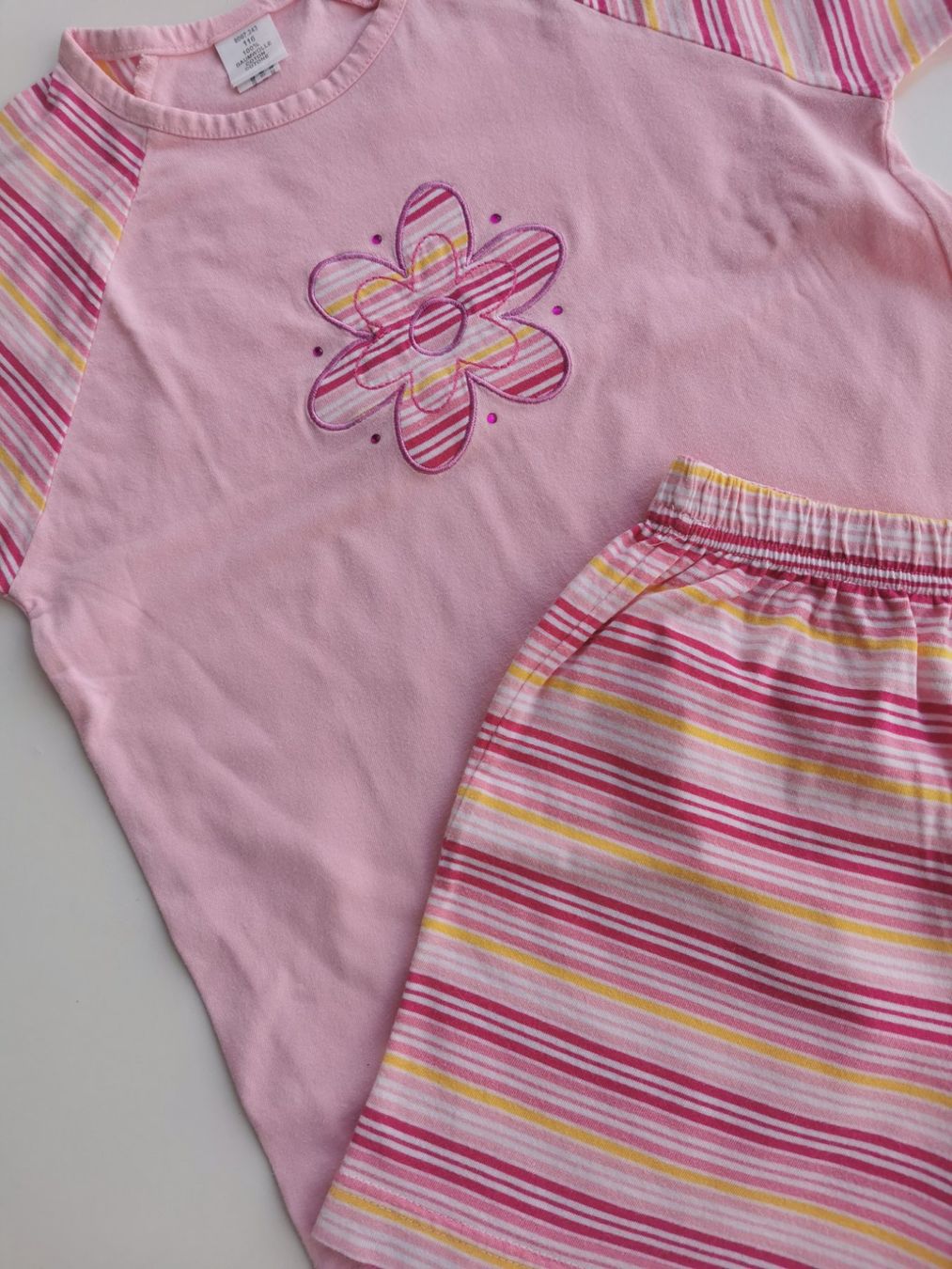 Pigiama & Simili: **HERZIGER SOMMER PYJAMA IN DER GR.116** – Usato da Flawil venduto da knallfix69 1