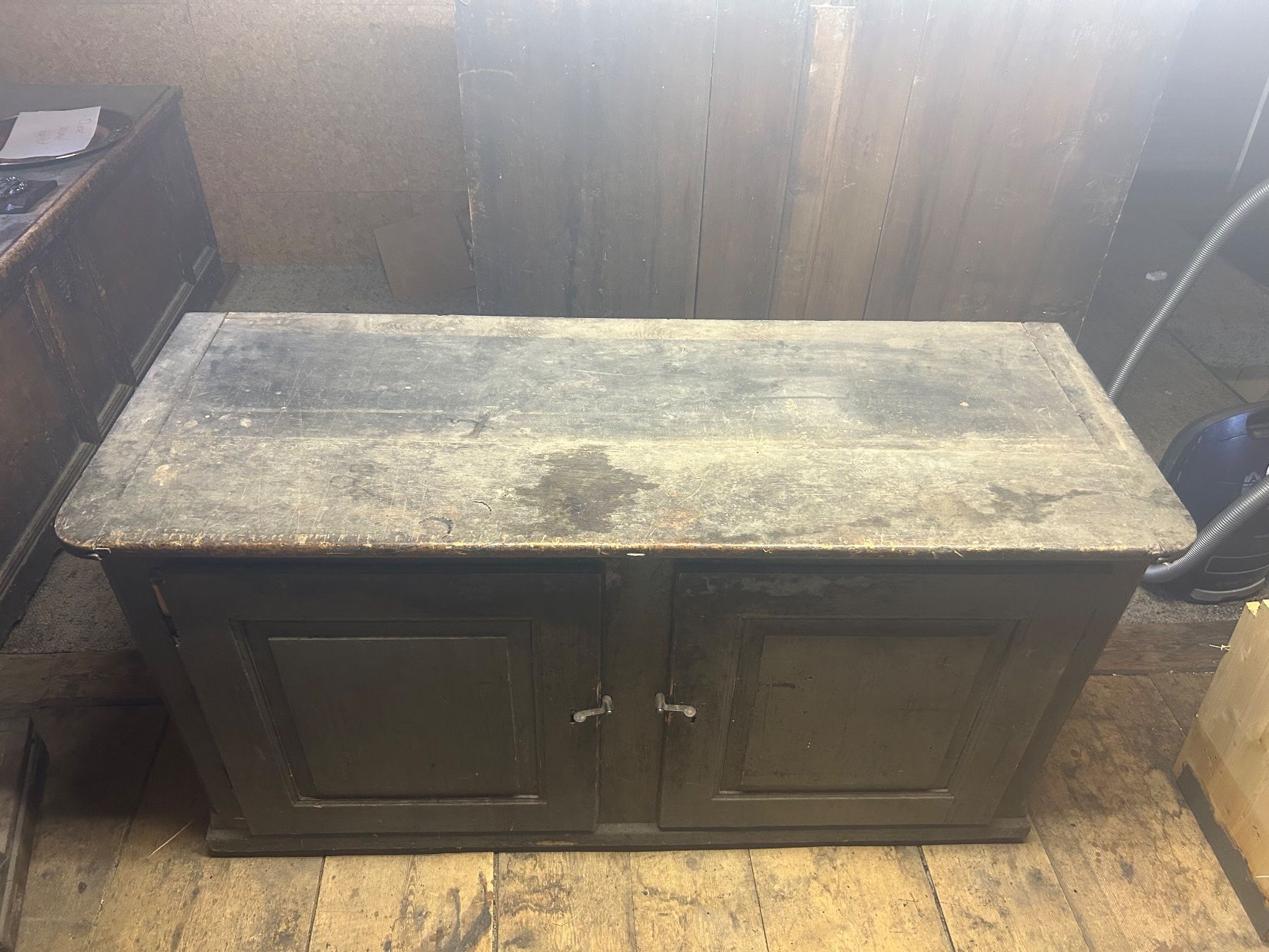 Armadi: Antiker Schrank, Buffet, Sideboard, restaurationsbedürftig – Usato da Bürchen venduto da cle_kwg7 1