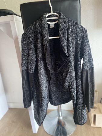 Damen Strickjacke zebra grau/schwarz XS/S guter Zustand