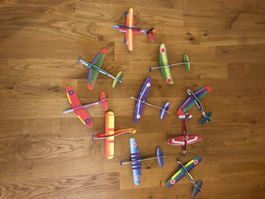 Flieger aus Pappe zum werfen