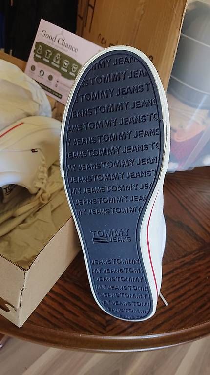 Tommy Hilfiger Scarpe da donna: Tommy Hilfiger Sneaker weiss NEU – Nuovo e nell'imballaggio originale da Grenchen venduto da Zombiepolizist 3