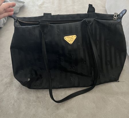 Schwarze Handtasche