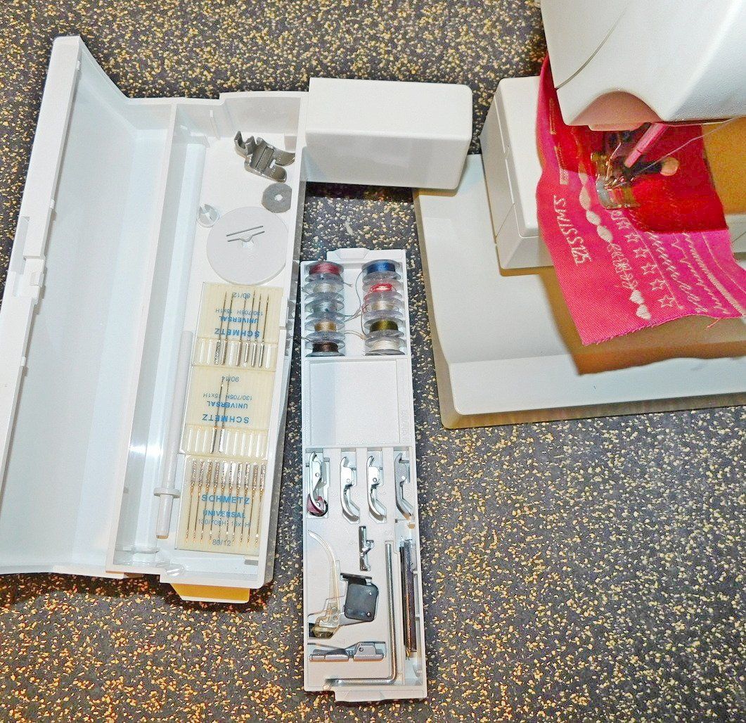 Pfaff Machines à coudre: Pfaff Tiptronic 6270 IDT System, mit ca.100 Nähgarnspulen – D'occasion à Villnachern par Niggo0 1