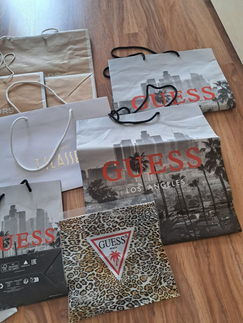 Guess Taschen: Papiertüten Guess, CK, MK, Alviero Martini – Gebraucht aus Oberegg von pumaking 1