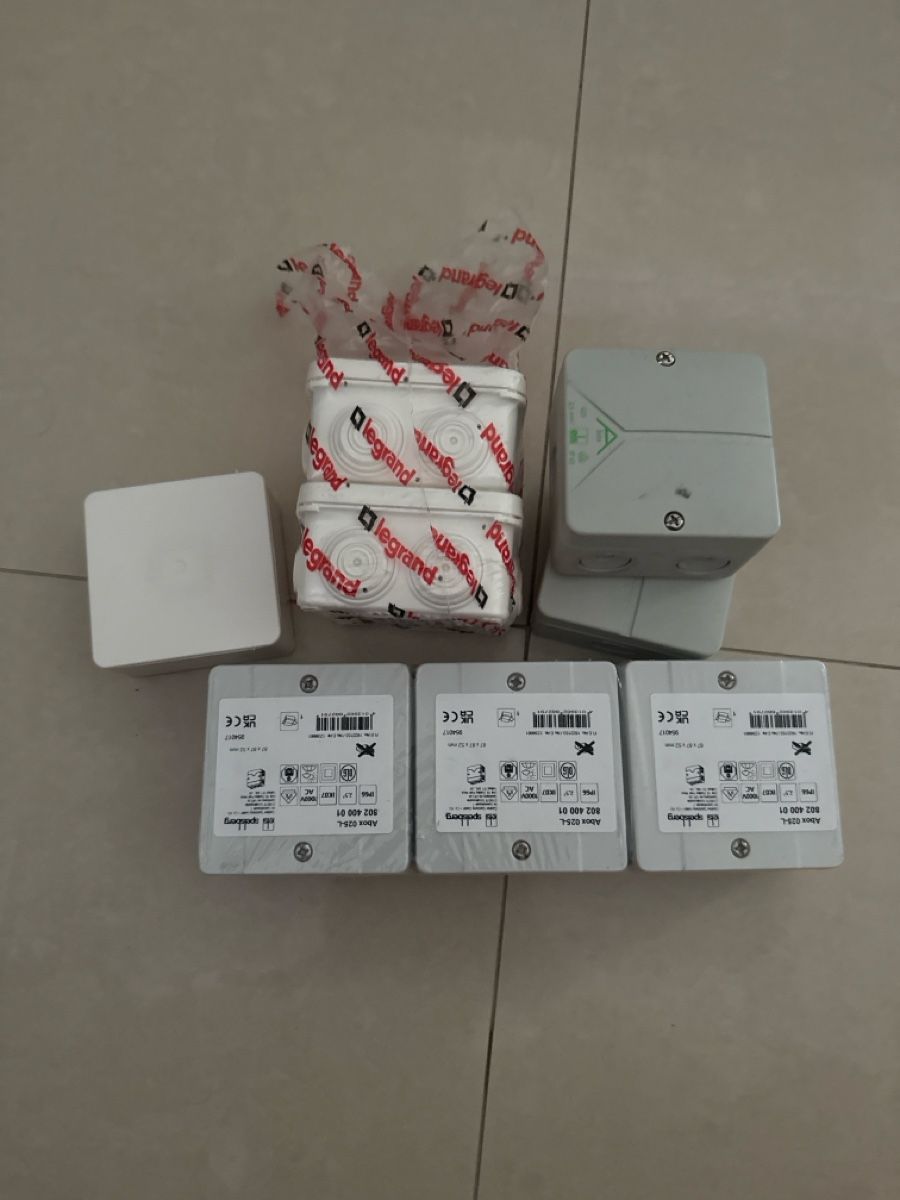 Alimentation électrique: Diverse Abzweigdose  – Neuf (Voir description) à Buochs par Mischaff