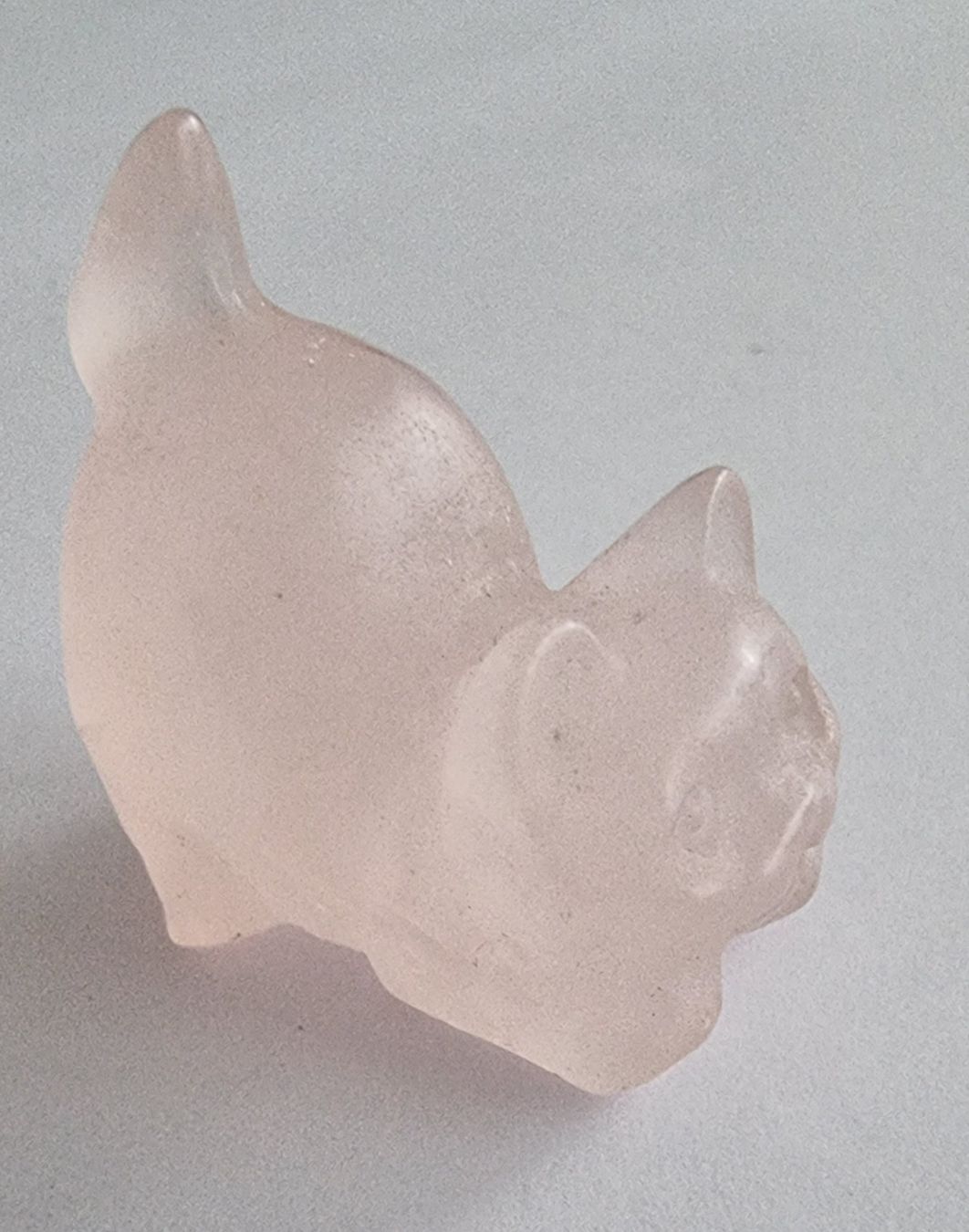 Statuette: Rosenquarz Katze Statue / Figur – Nuovo e nell'imballaggio originale da Menziken venduto da Mirager 2