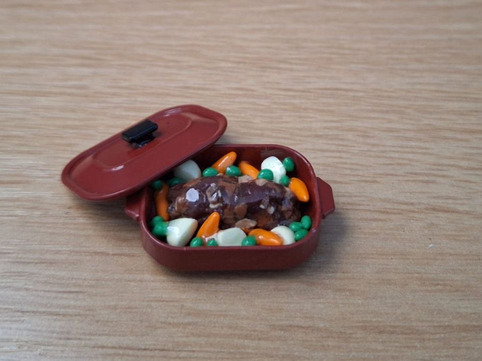 Case e mobili per bambole: Hackbraten mit Gemüse Handgemacht – Nuovo (secondo la descrizione) da Zürich venduto da HandmadeTinyFood 2