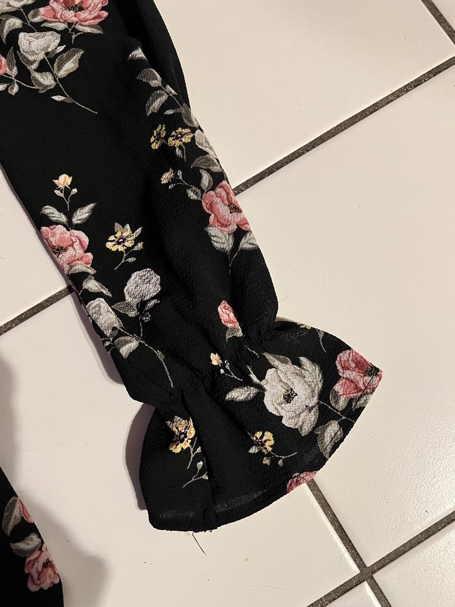 H&M Vestiti: H&M Kleid, Gr. 32, Blumendesign, Röckli – Usato da Bern venduto da fla_yj25 4