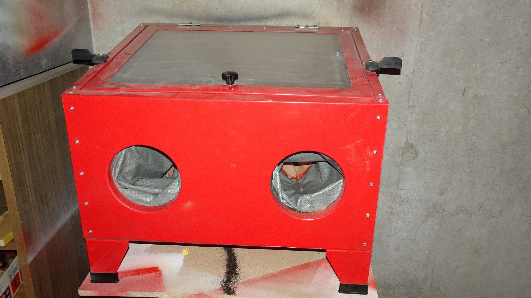Toutes les machines: Sandstrahlkabine 90 Liter mit Sand – D'occasion à Wetzikon ZH par Hlukas