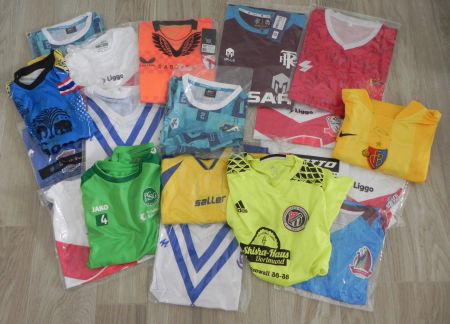 Grosse Trikot Sammlung - 20 Trikots aus aller Welt
