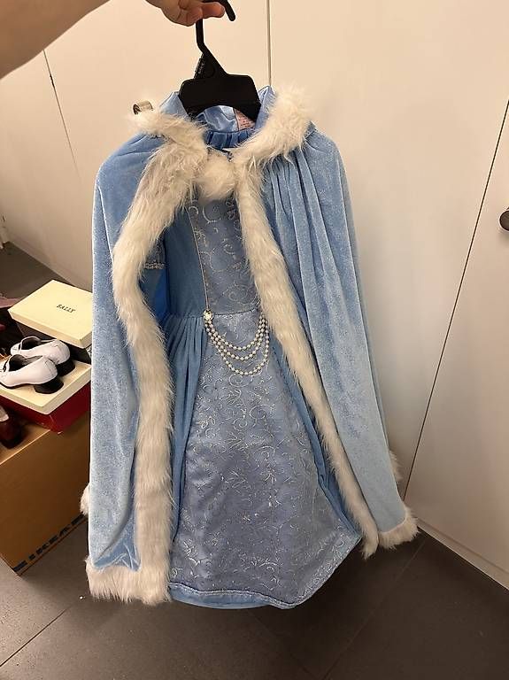 Costumi: Prinzessinnenkleid hellblau 3-4y – Nuovo e nell'imballaggio originale da Binningen venduto da ari_56s2