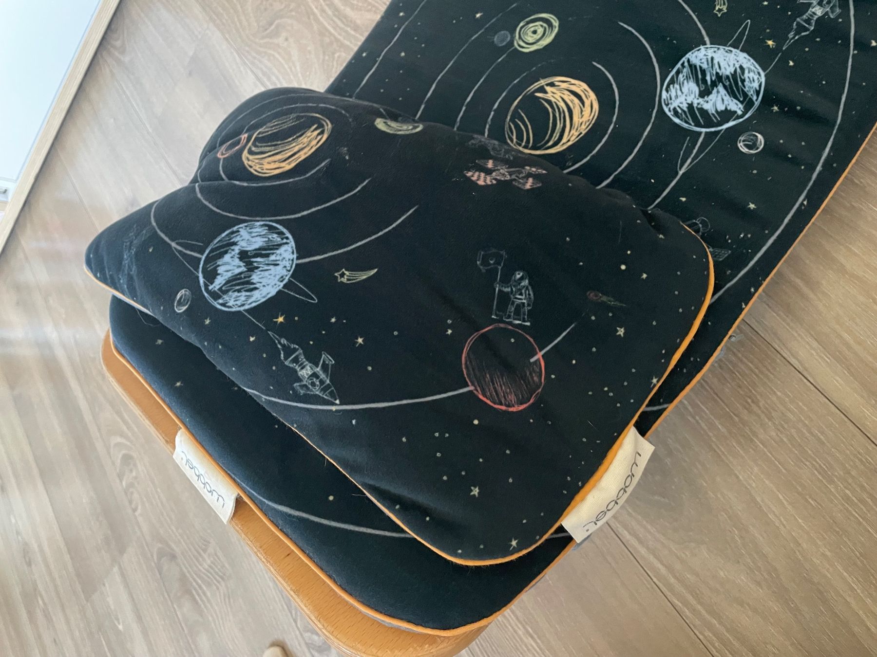 Sonstige Gartenschaukeln: Planche Wobbel Original avec coussin espace – Gebraucht aus Sierre von Ruyfigas 1