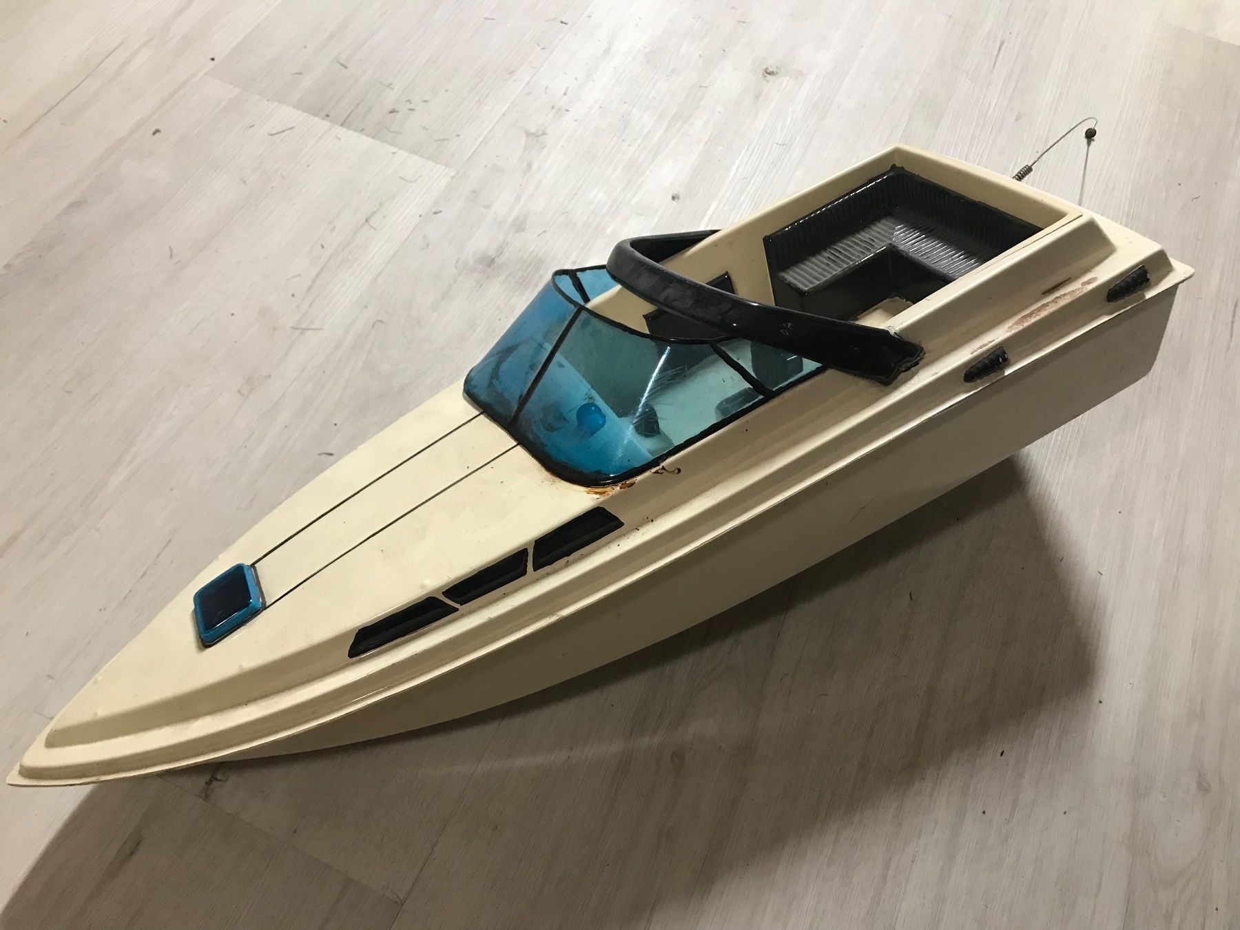 Robbe RC Modellbau: Robbe Cascade RC Boot – Gebraucht aus Opfikon von