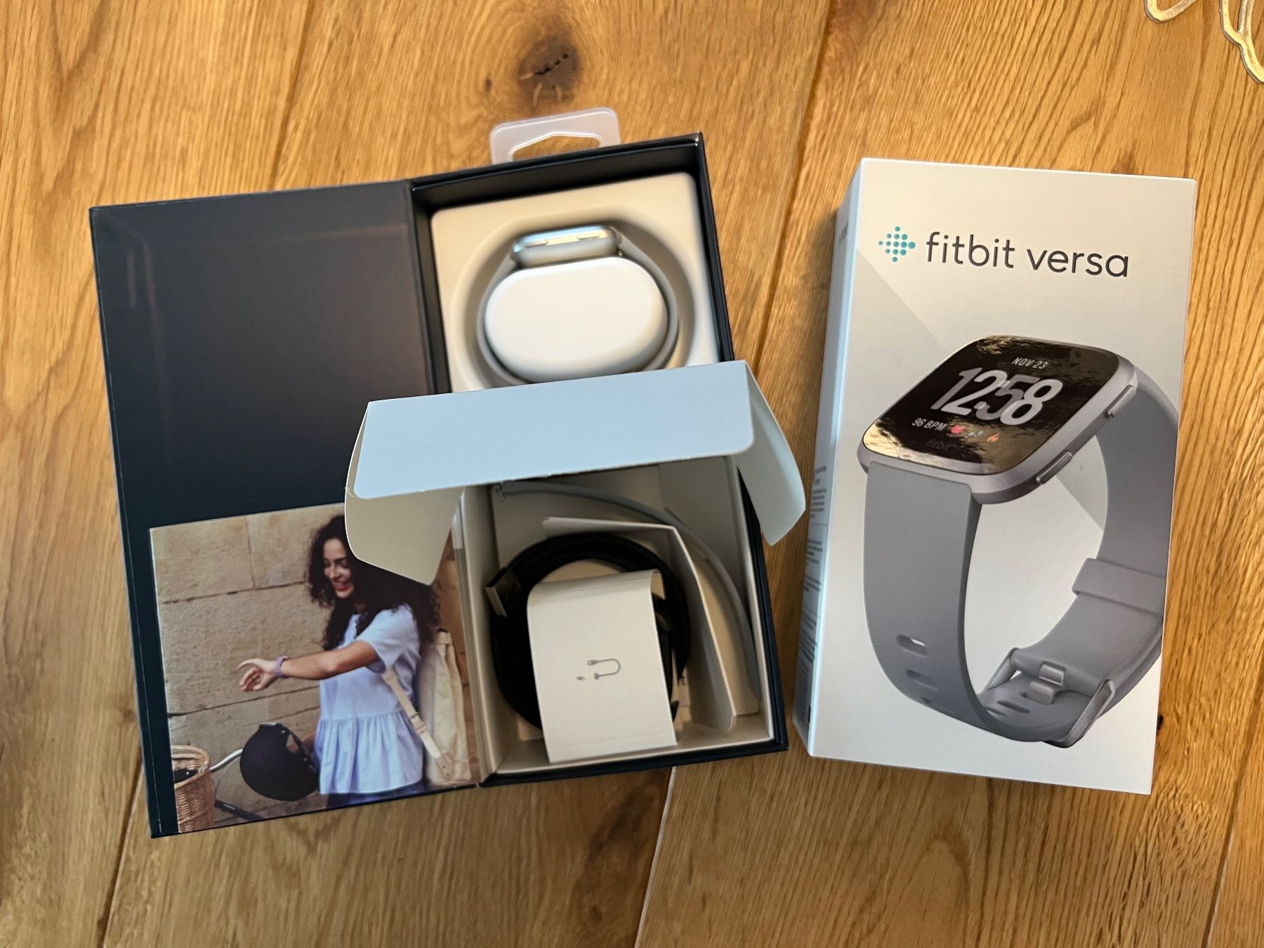 Fitbit Smartwatch: Fitbit Versa 2 silber – D'occasion à Möriken AG par Golf_89 3