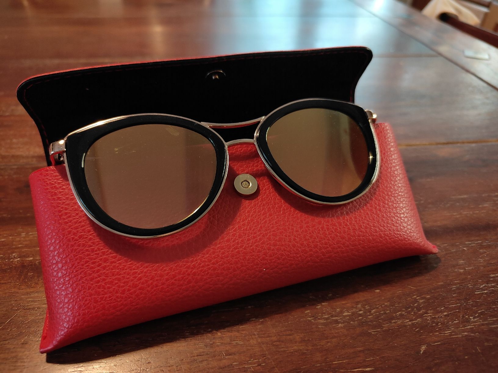 Guess Lunettes & Verres: guess sonnenbrille 140 breit – Neuf (Voir description) à Einsiedeln par TheMullets_wife