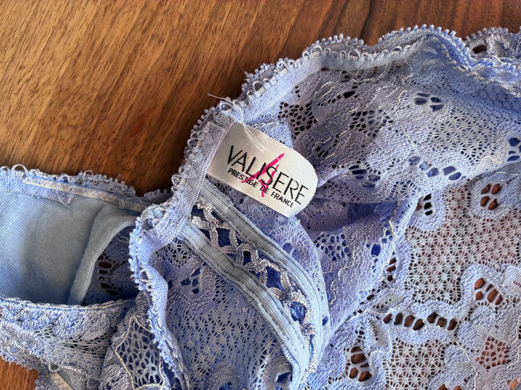 Altra biancheria intima: Hellblauer Tanga Spitzenslip von valisere – Usato da Alpnach Dorf venduto da marvo 3