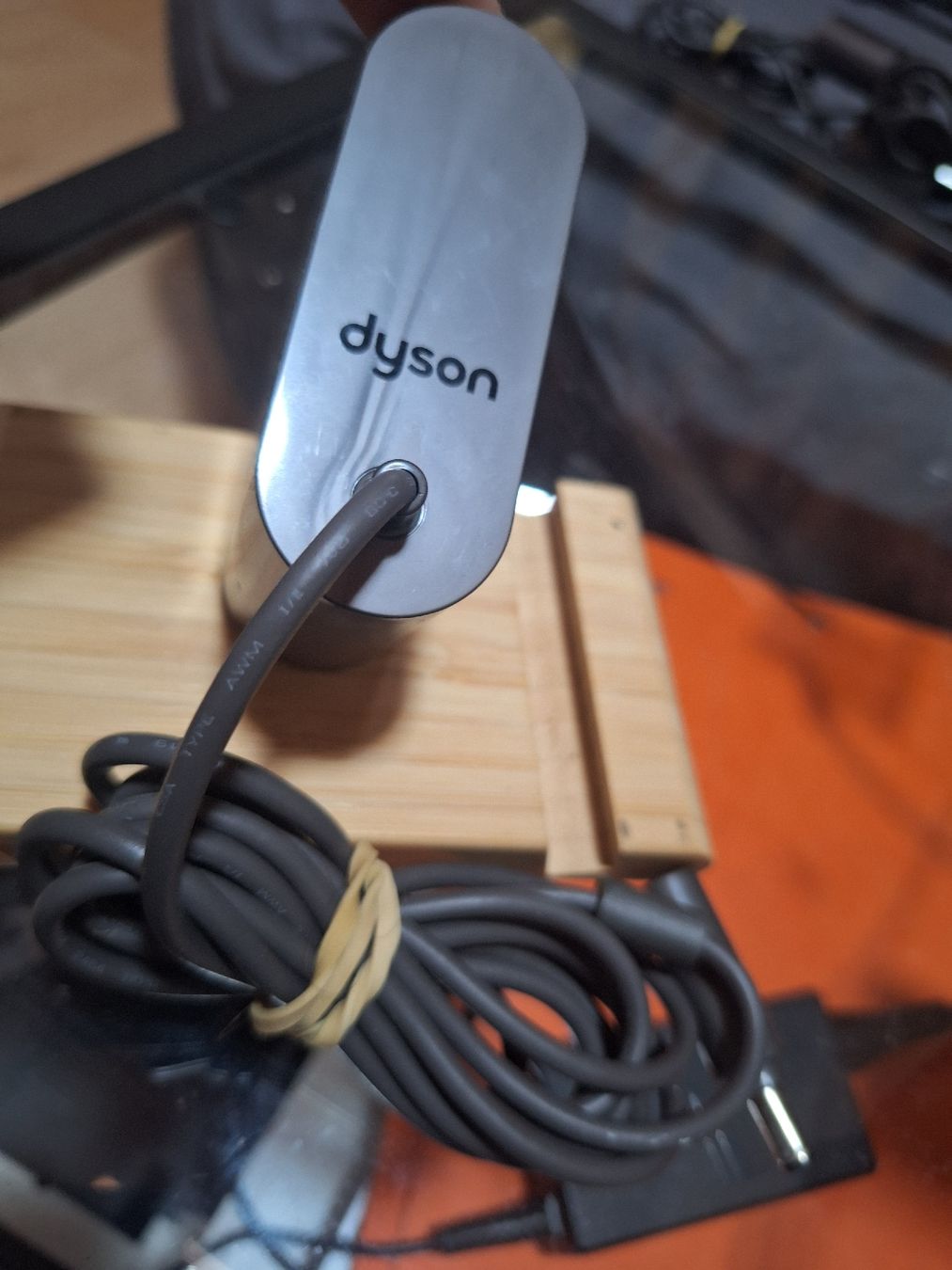 Dyson Ladegeräte: Chargeur Dyson 205720-03  – Gebraucht aus Tannay von v1n1p00h 1
