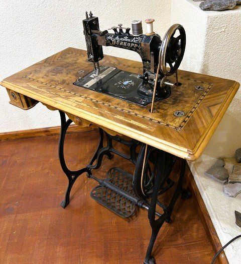 Macchine da cucire: Wunderschöne antike Dürkopp-Nähmaschine – Usato da Altdorf UR venduto da inf_295f 7
