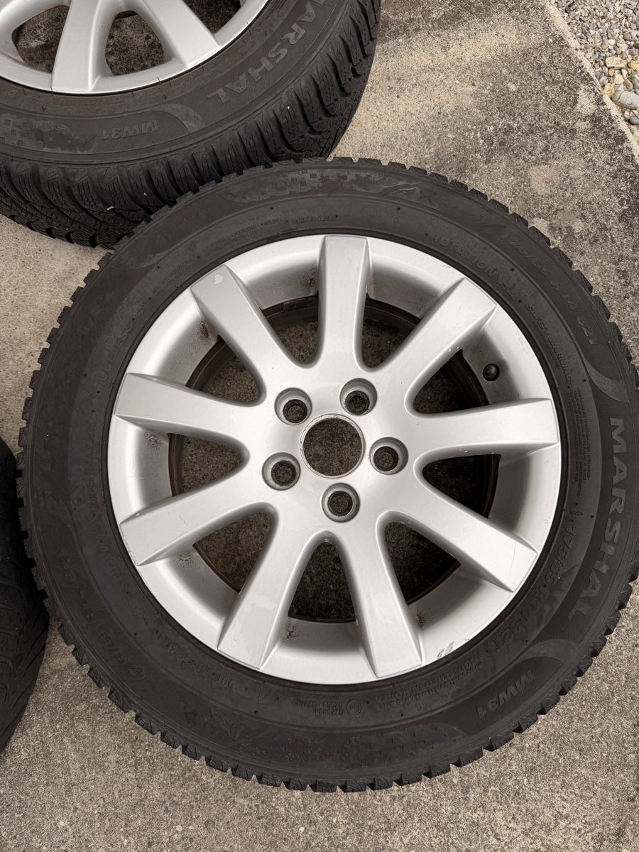 Volkswagen Pneumatici & Ruote complete: VW Winterkompletträder  – Usato da Täuffelen venduto da jul_8y7z 3