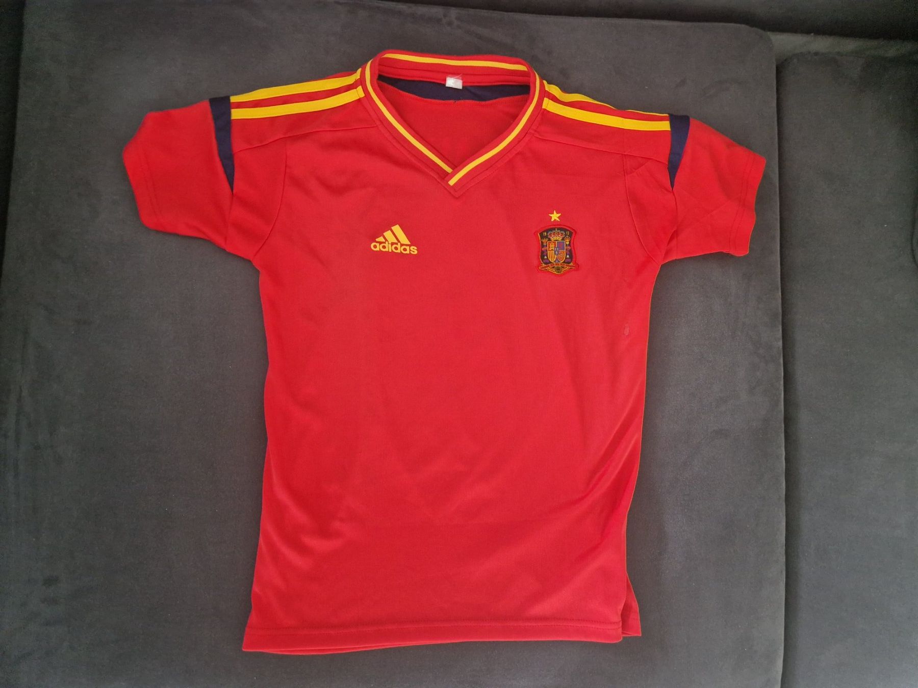 Adidas Canottiere & Pantaloni: Maillot équipe Espagne #8 Xavi – Usato da Villars-sur-Glâne venduto da Mark_988
