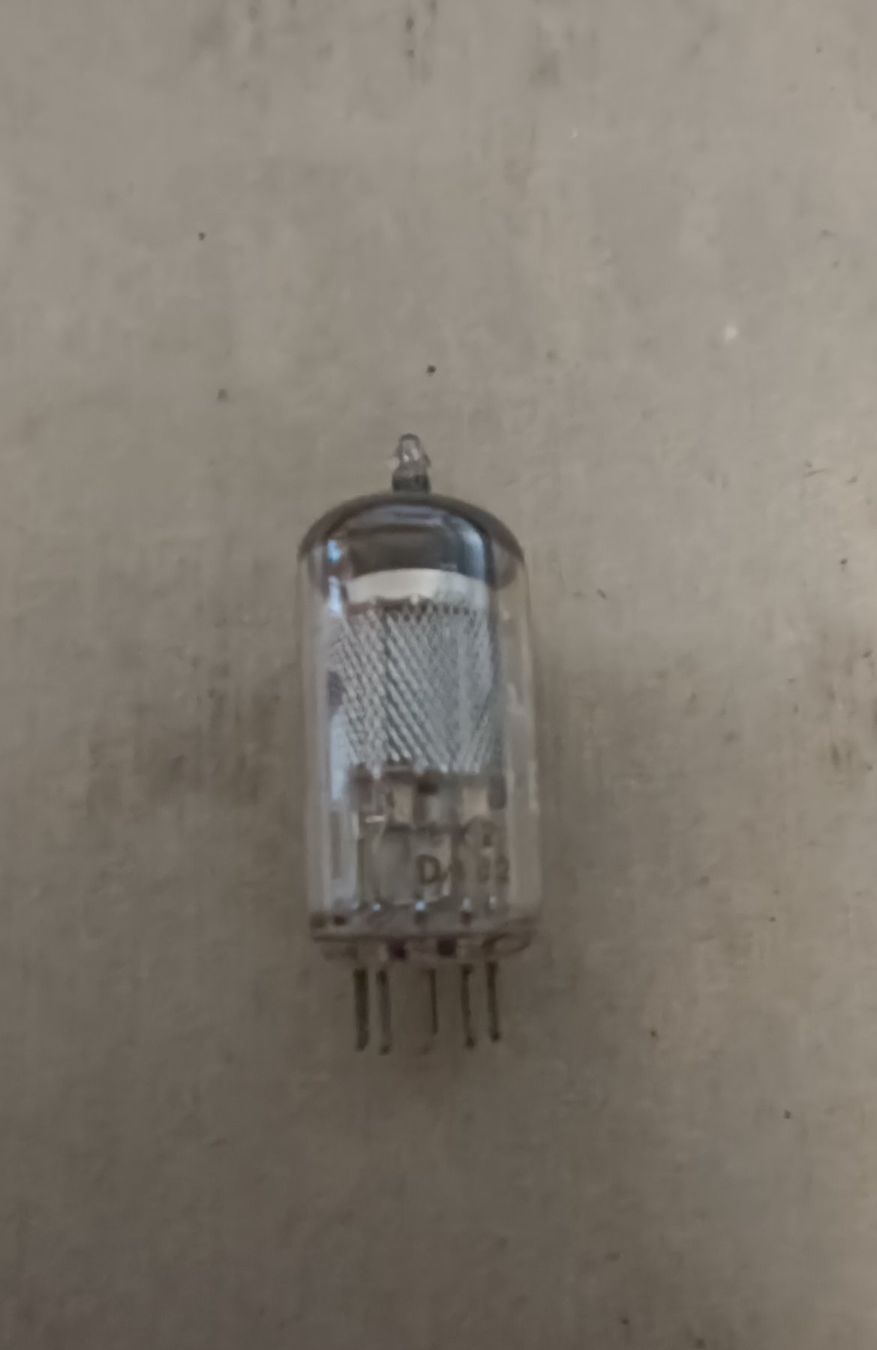 Philips Radios: Tube Miniwatt Philips EF86 – Neuf avec emballage d'origine à Cossonay-Ville par Aryann34 2