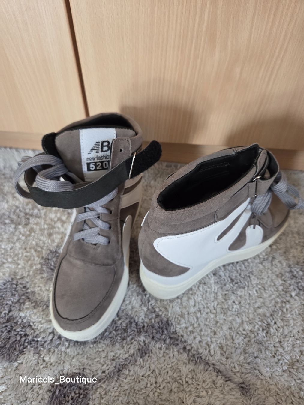 Scarpe da donna: Schuhe mit verstecktem Keilabsatz, Größe 35 – Usato da Winterthur venduto da Maricels_Boutique 4