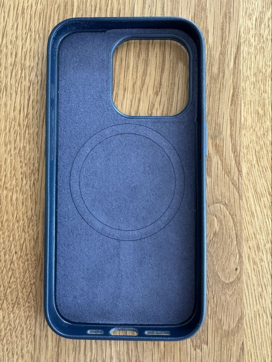 Covers & Schutzfolien: Lederhülle · Apple iPhone 15 Pro – Neu (gemäss Beschreibung) aus Aarau Rohr von TuffTony 1