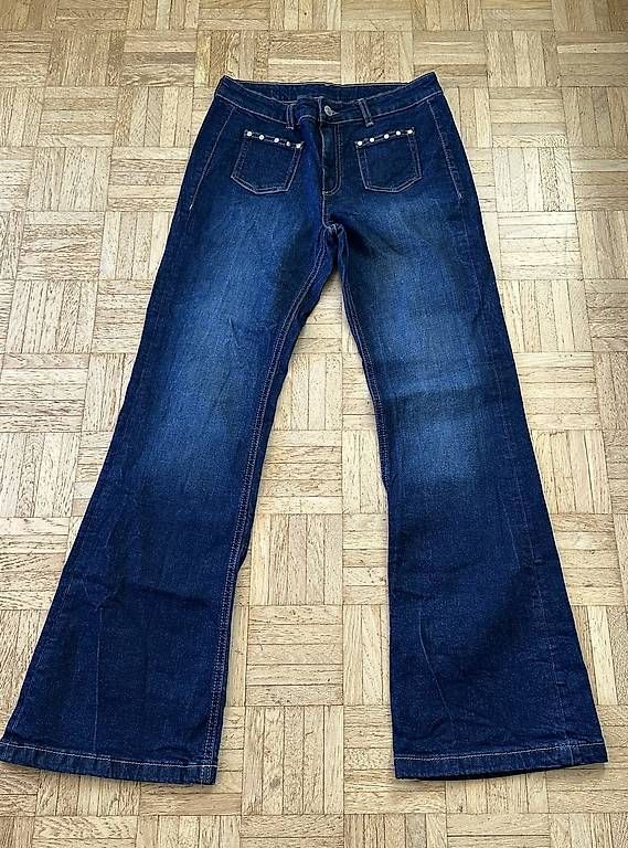 Jeans: Flare Jeans Gr.38 mit Stretchanteil – Usato da Stäfa venduto da DearDarling 1