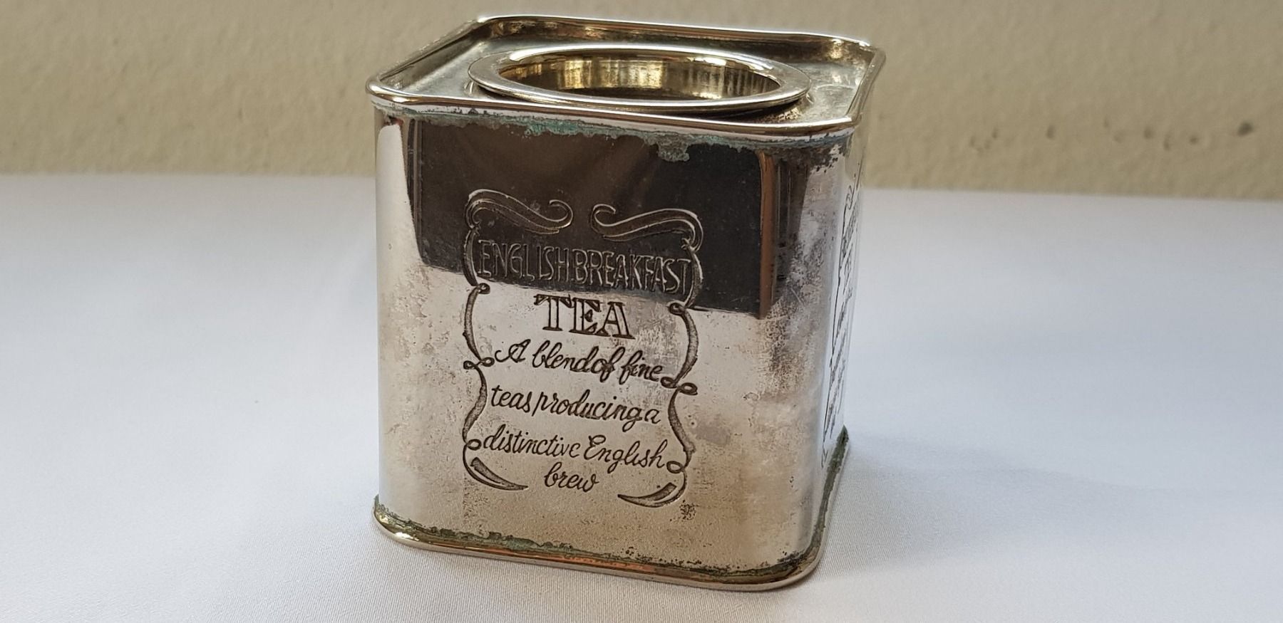 Set di piatti: Teedose "English Breakfast Tea" sehr alt – Usato da Dällikon venduto da Toyfan 1