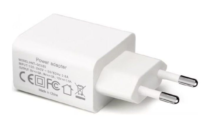 Lecteurs & Adaptateurs: USB Power Adapter White – Neuf avec emballage d'origine à Gossau ZH par OrderflowAG