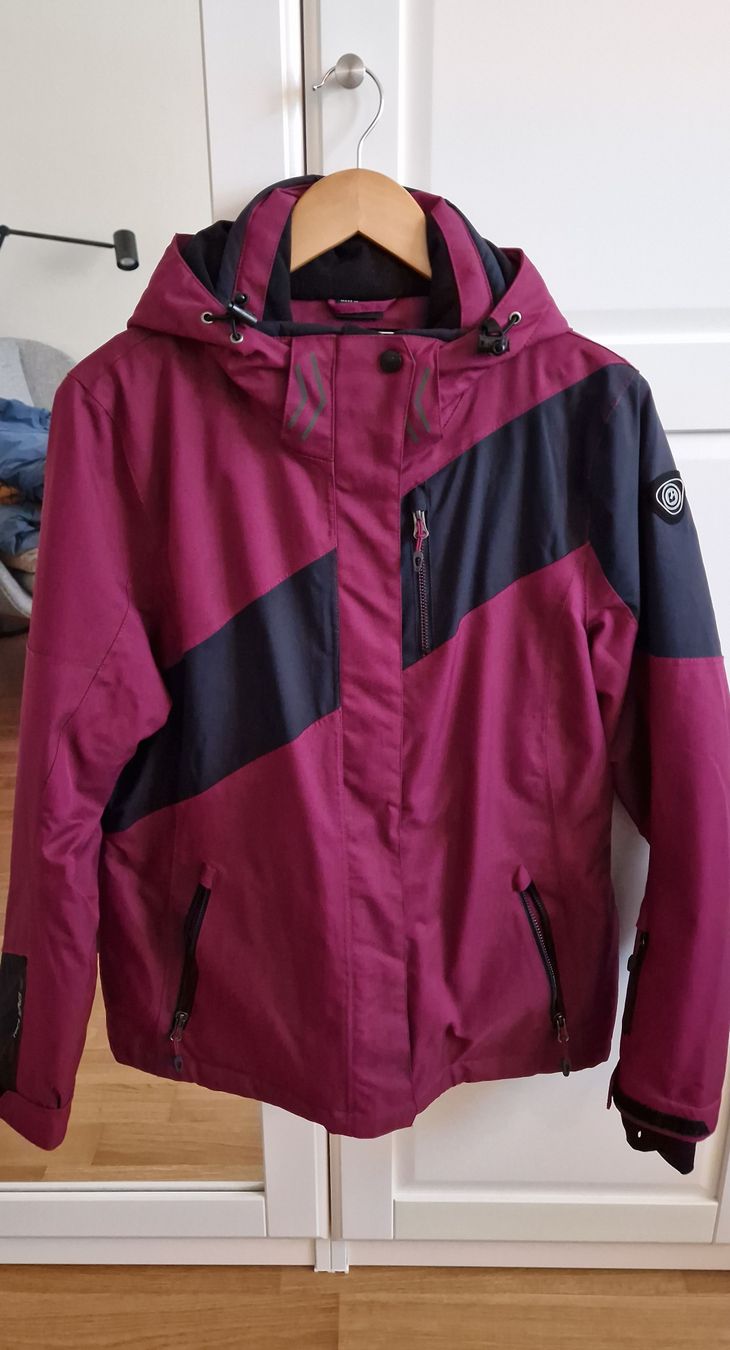 Killtec Giacche: Killtec Skijacke Weinrot 42 – Nuovo (secondo la descrizione) da Zürich venduto da c.line89