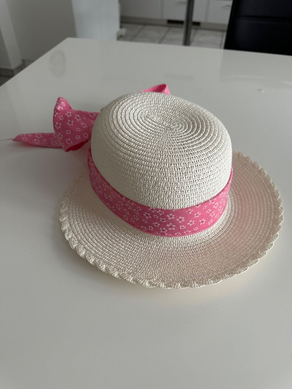 Altro abbigliamento per bambina: Sommerhut Mädchen, weiss mit rosa Band – Usato da Felben-Wellhausen venduto da Lina_B 1