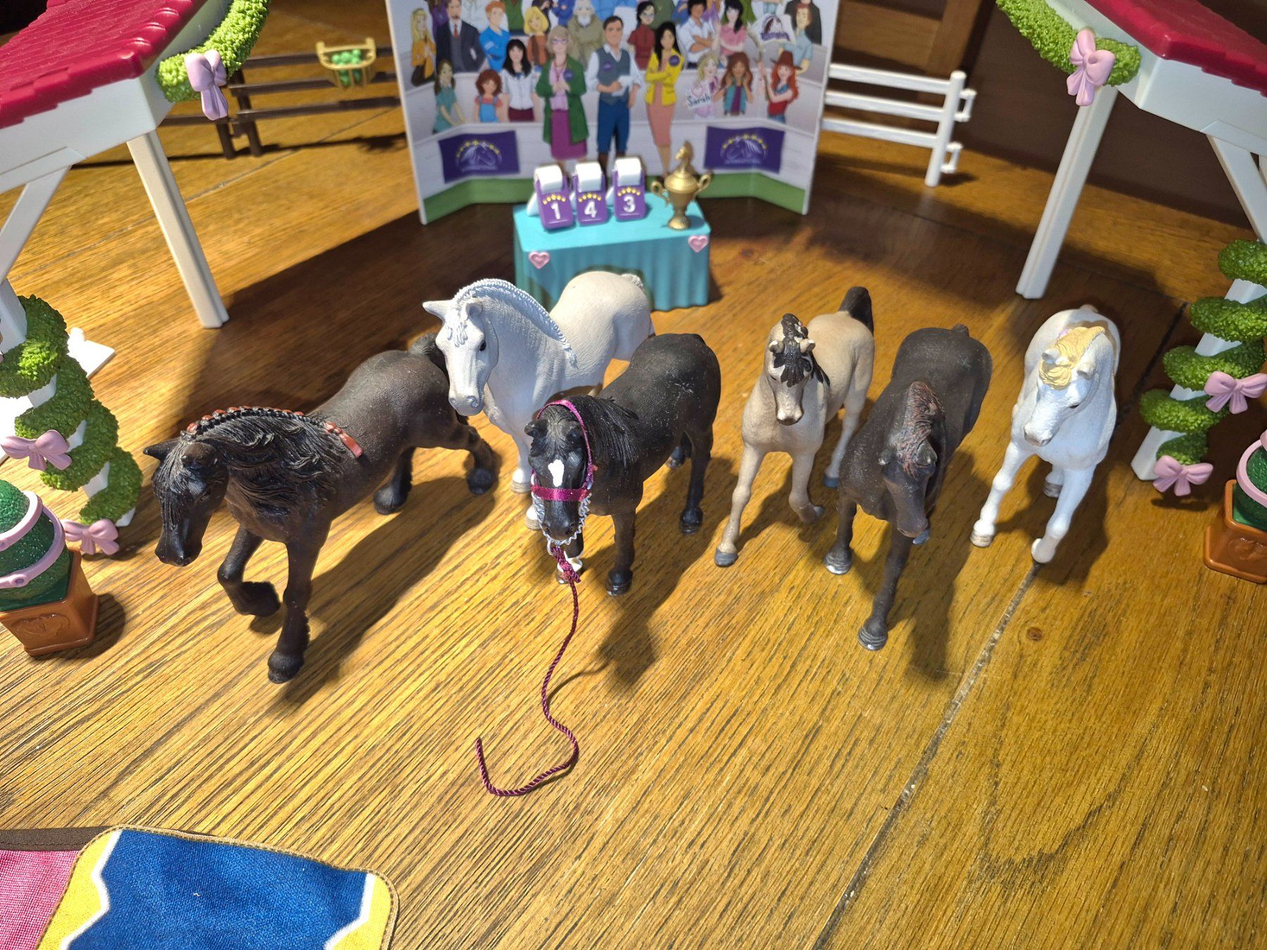 Schleich Giocattoli: Schleich - Pferde mit Stall und viel Zubehör – Usato da St. Gallen venduto da Amelie_73 1