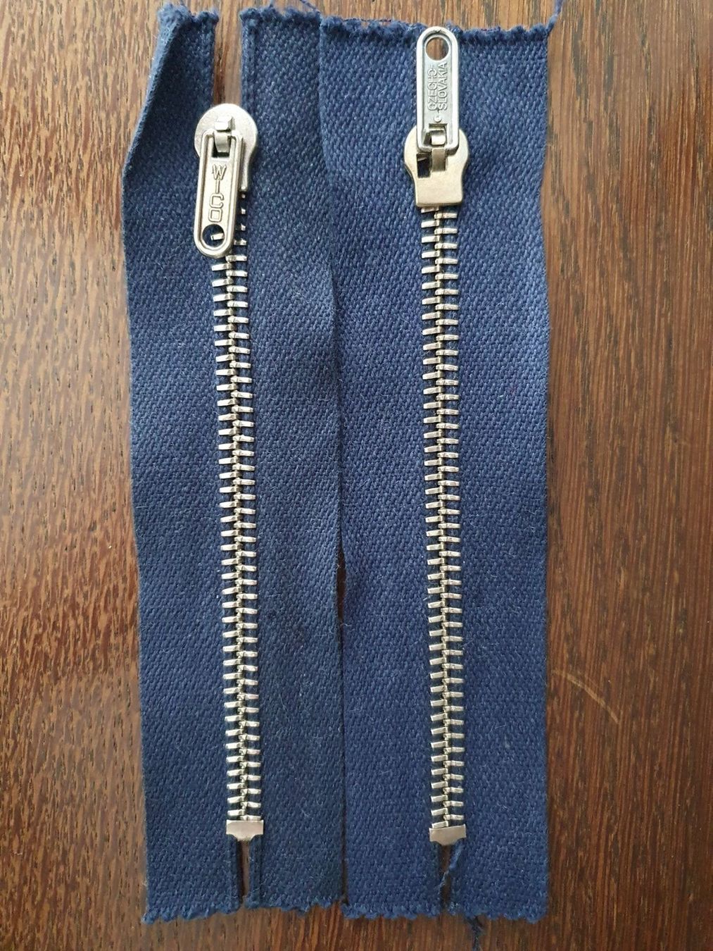 Tessuti: Reißverschluss Metal 2-Set: 2x 18 cm dunkelblau – Nuovo (secondo la descrizione) da Thun venduto da Zuzi84
