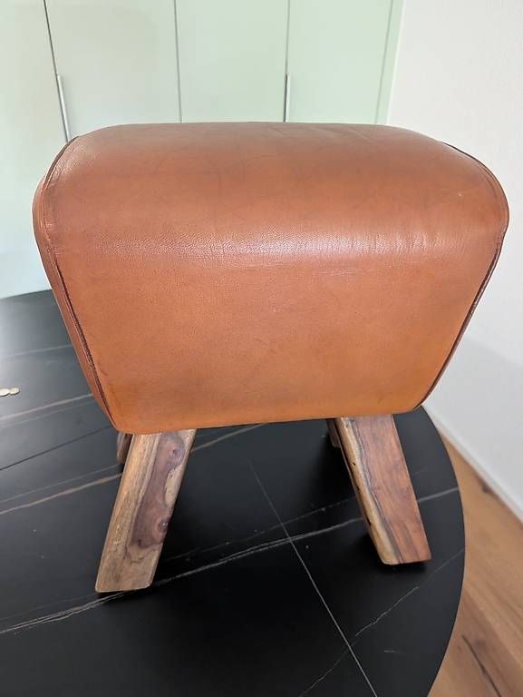 Sgabelli: Echtleder Hocker / Sitzhocker  Vintage Leder & Holz – Usato da Bern venduto da Sebastian1995