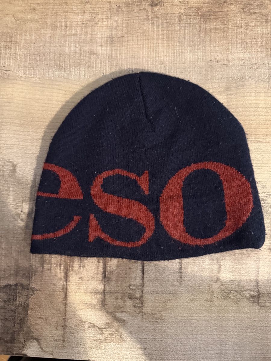 Copricapi, berretti & cappellini: 3x Peso & 2x LFDY Beanies – Usato da Dietwil venduto da sel_6c6p