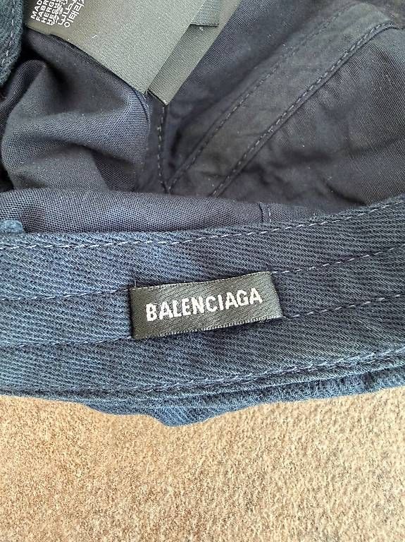 Balenciaga Copricapi, berretti & cappellini: Casquette Balenciaga – Usato da St. Urban venduto da dju_lila 3