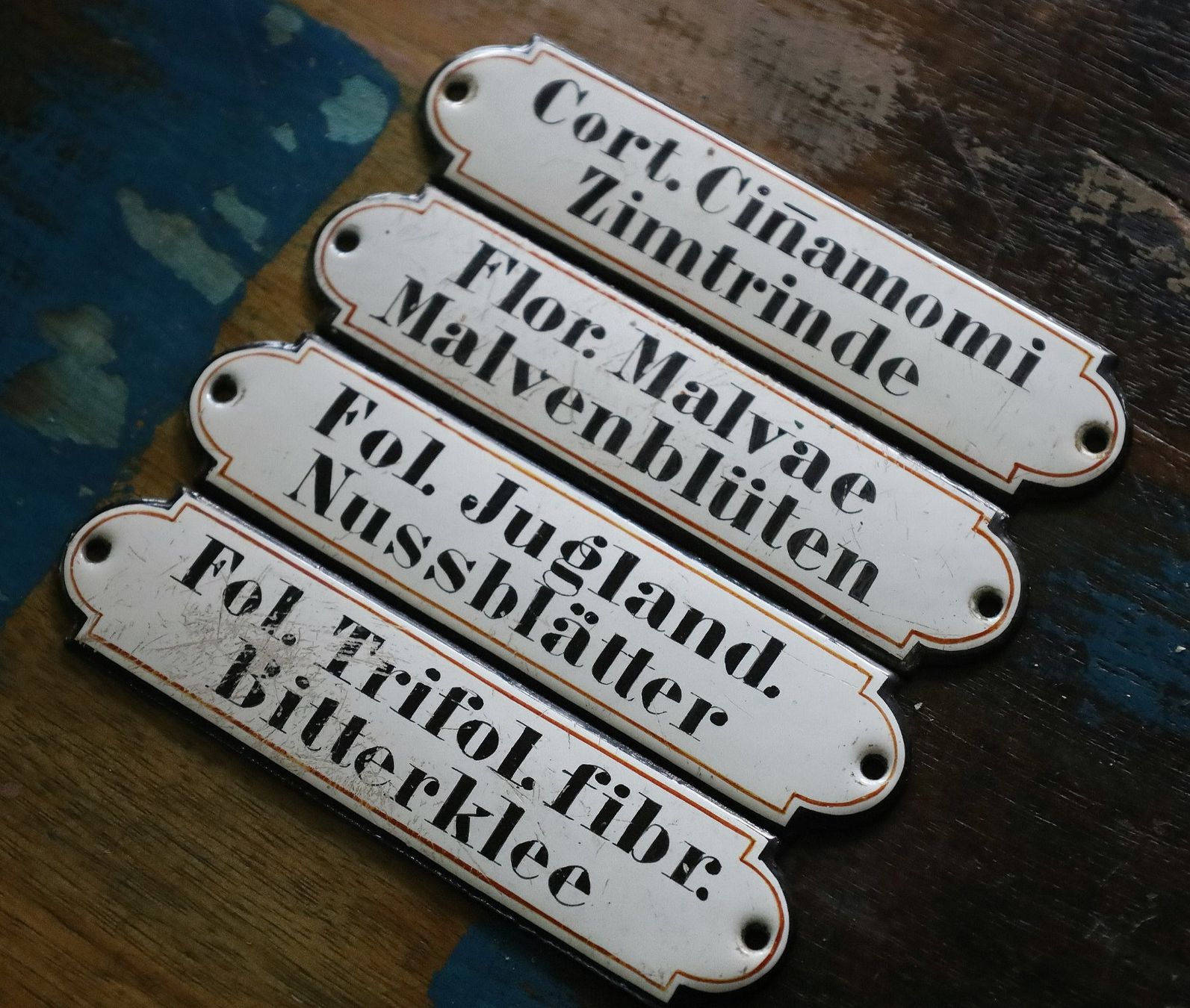 Insegne: 4x Emailschild "Tee" 1 – Usato da Birrwil venduto da brandschatz_birrwil