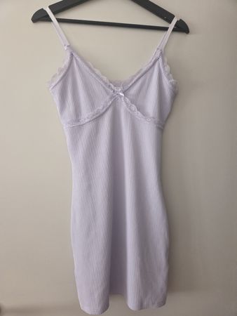 lila spitzenkleid