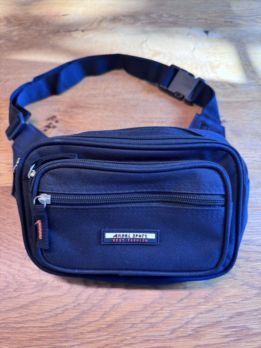 Sacs: Bauchtasche schwarz neuwertig – D'occasion à Niederbüren par Oetschli